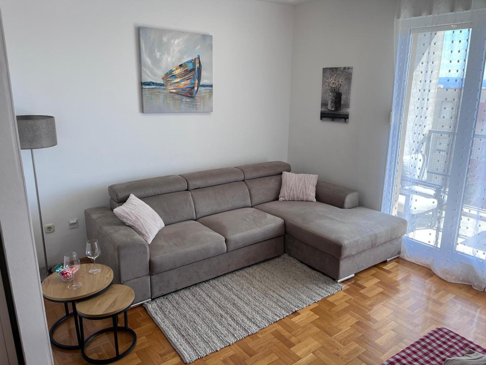 Spacious Apartment Smile With Terrace And Secure Garage Split Exterior photo