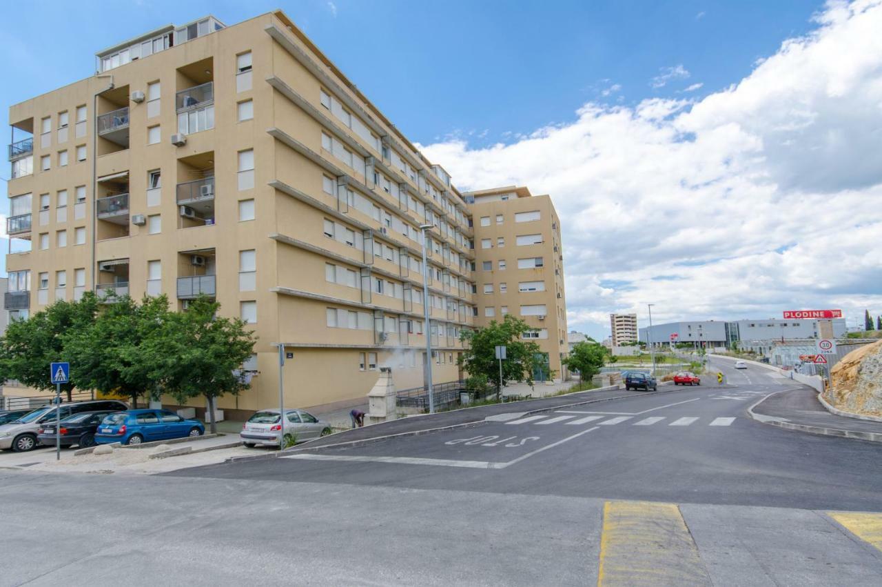 Spacious Apartment Smile With Terrace And Secure Garage Split Exterior photo